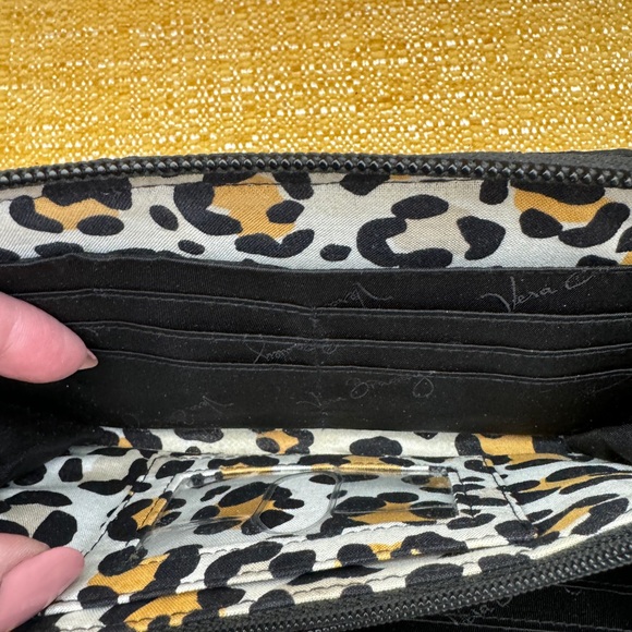 Vera Bradley Black Quilted Wallet EUC - Picture 4 of 8